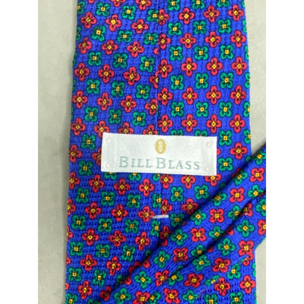 Bill Blass Mens Silk‎ Tie Blue Red Green Floral Medallion Made in USA 56x4
